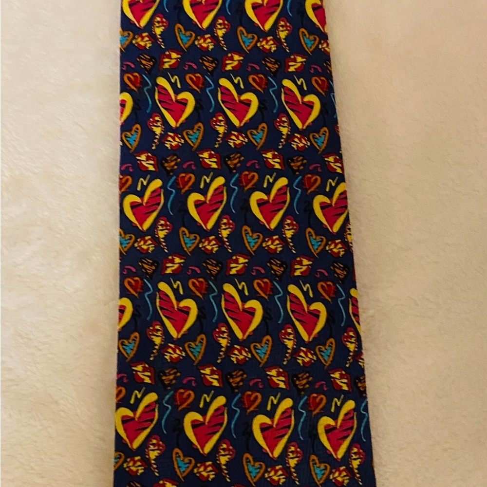 Tie Valentine Heart Pattern NWOT